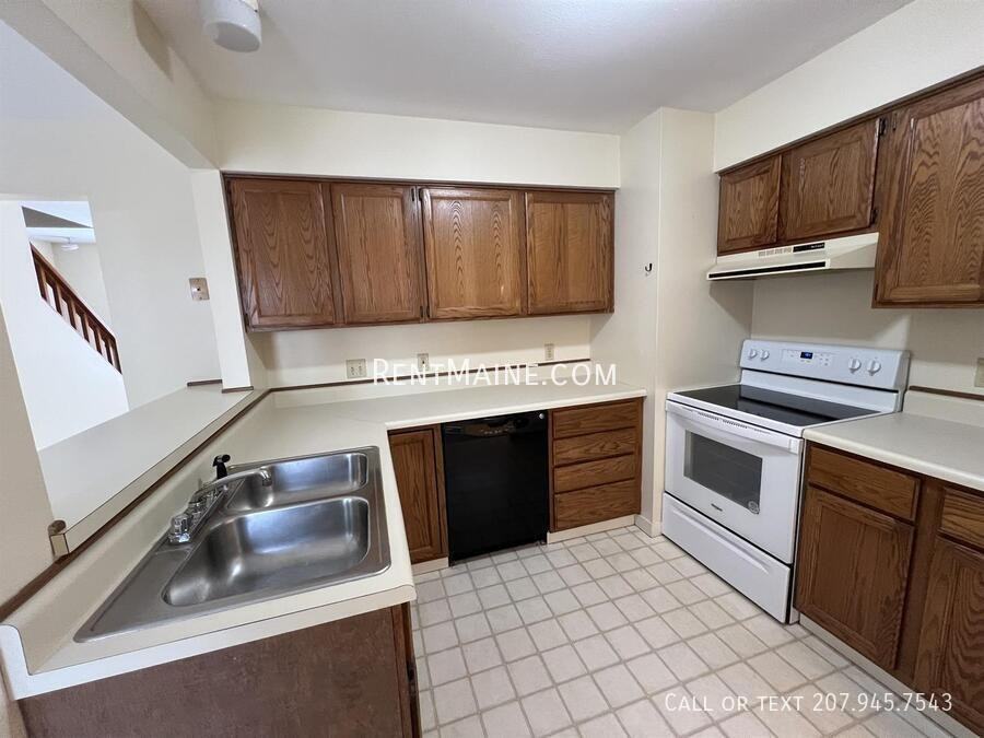 71 Valley View Ln #B - Photo 2 of 9