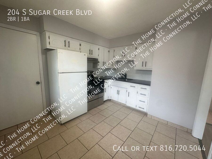 204 S Sugar Creek Blvd - Photo 4 of 13