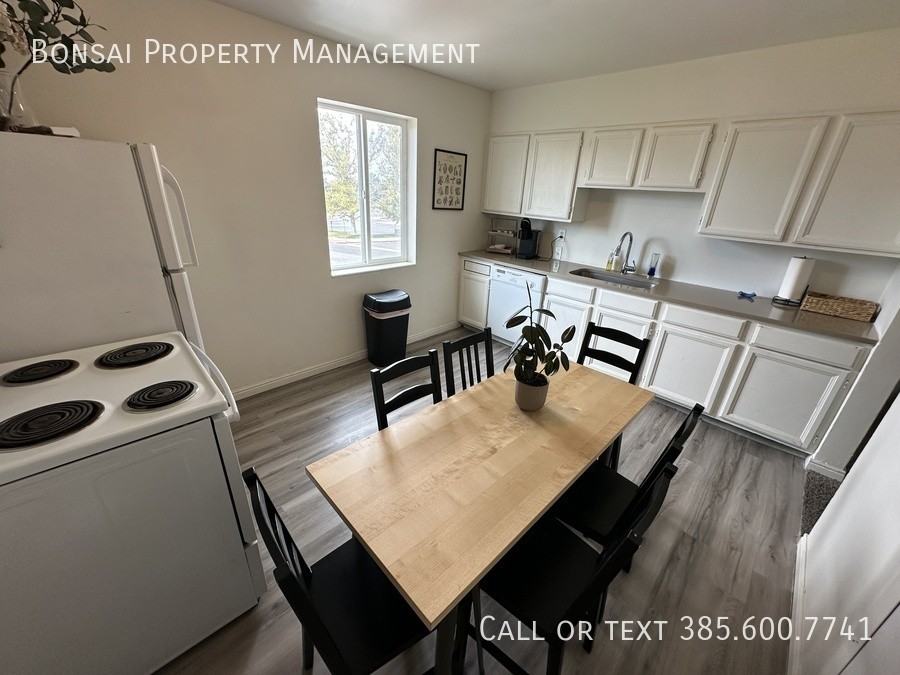 997 Chapel Dr #6 - Photo 4 of 10