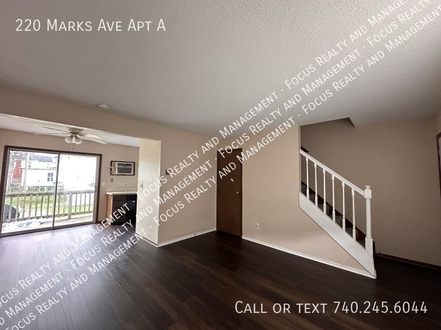 220 Marks Ave Apt A - Photo 3 of 9