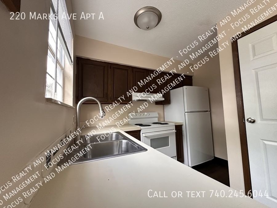 220 Marks Ave Apt A - Photo 5 of 9