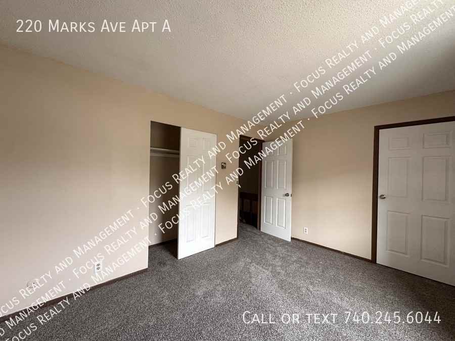 220 Marks Ave Apt A - Photo 7 of 9