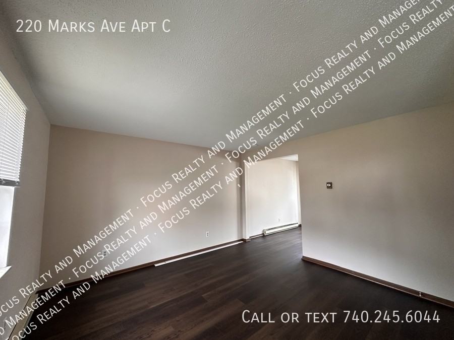 220 Marks Ave Apt C - Photo 2 of 7