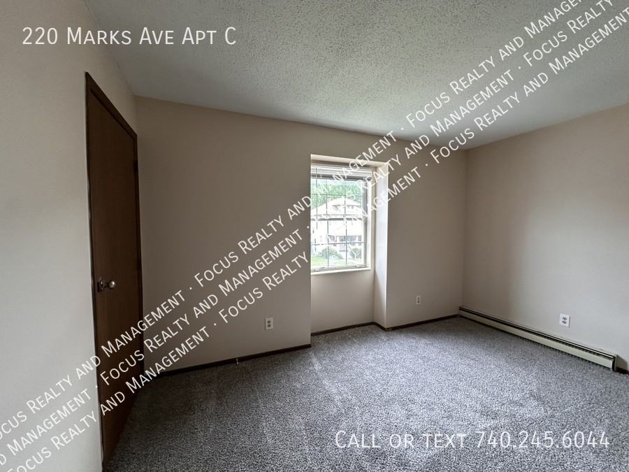 220 Marks Ave Apt C - Photo 4 of 7