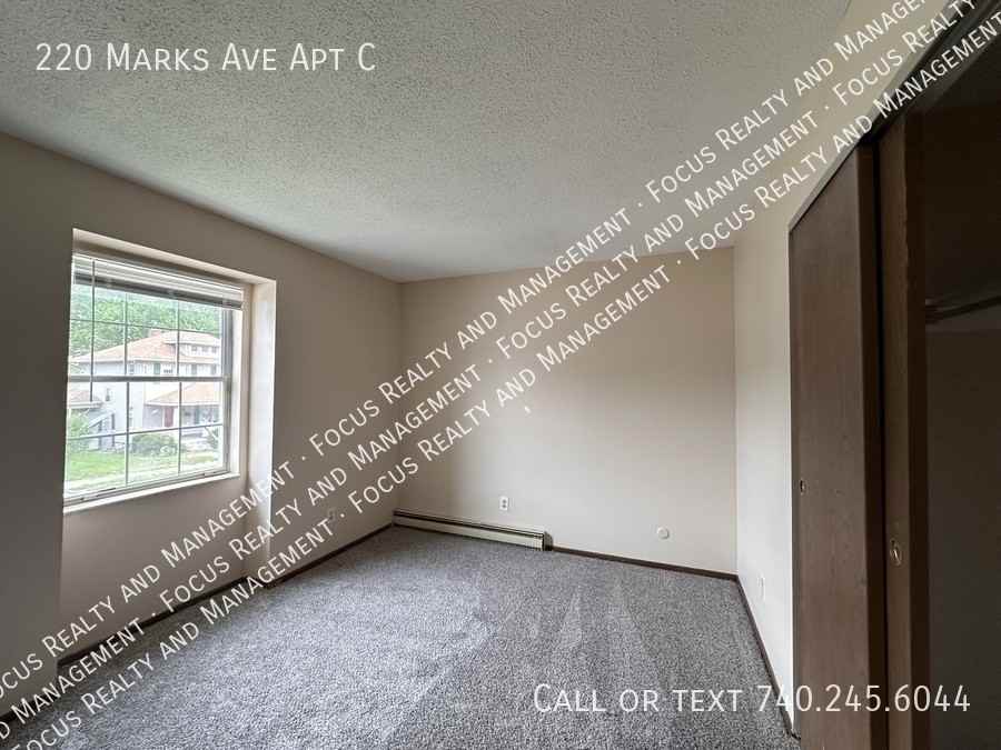 220 Marks Ave Apt C - Photo 5 of 7