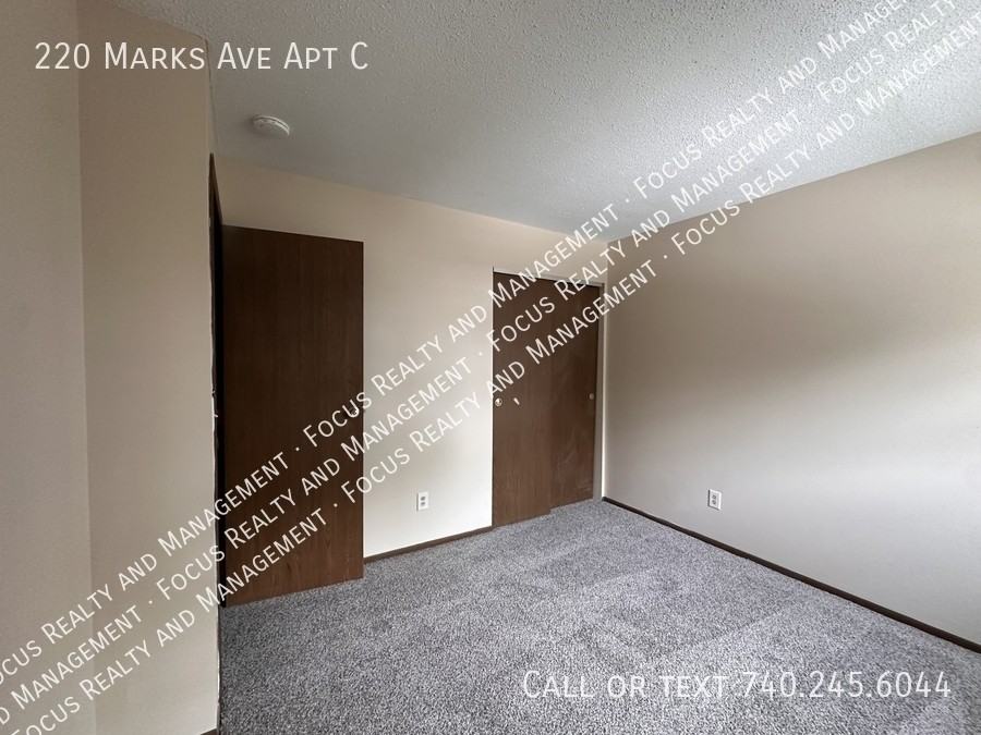 220 Marks Ave Apt C - Photo 6 of 7