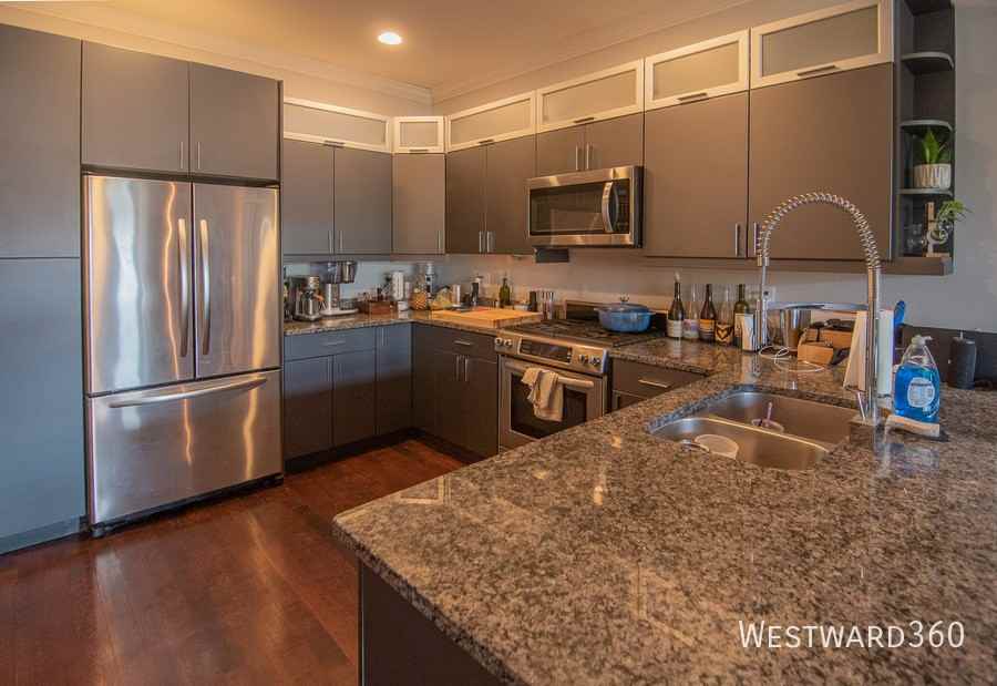 1033 W Monroe St #4 - Photo 2 of 20