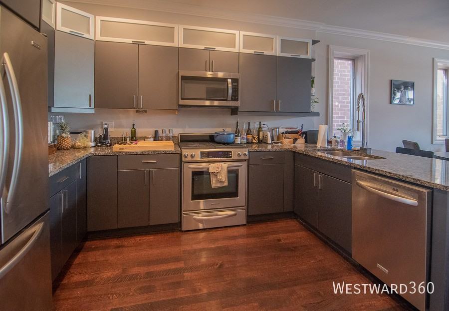 1033 W Monroe St #4 - Photo 3 of 20