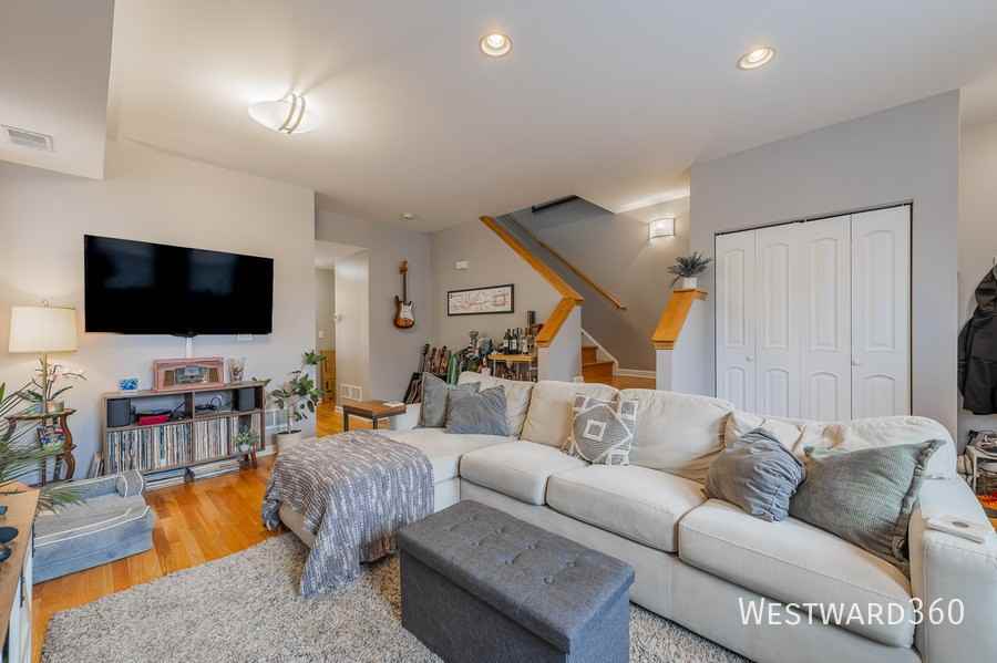 1438 W Cortez St #1 - Photo 2 of 19