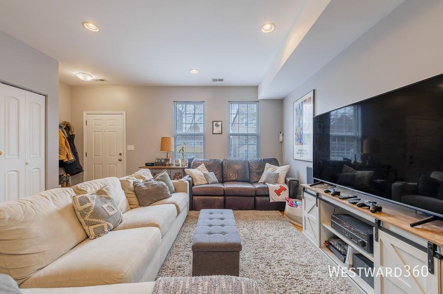 1438 W Cortez St #1 - Photo 4 of 19