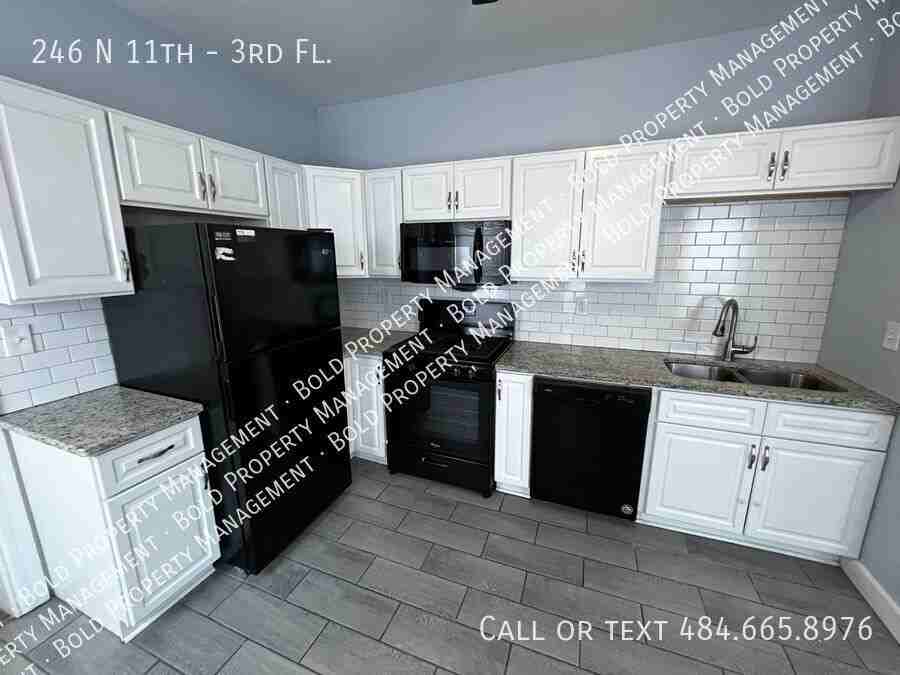 246 N 11th St #3rdFL - Photo 2 of 8