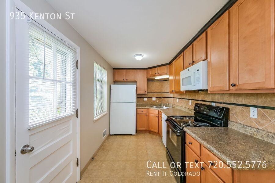 935 Kenton St - Photo 4 of 23