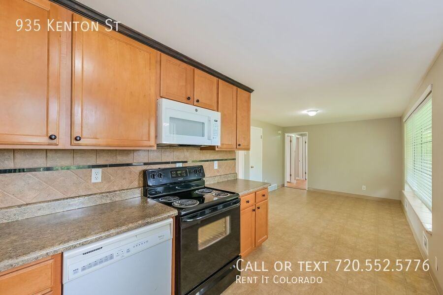 935 Kenton St - Photo 5 of 23