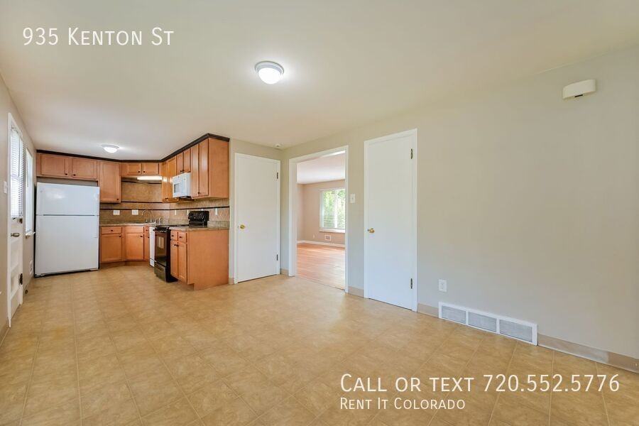 935 Kenton St - Photo 6 of 23