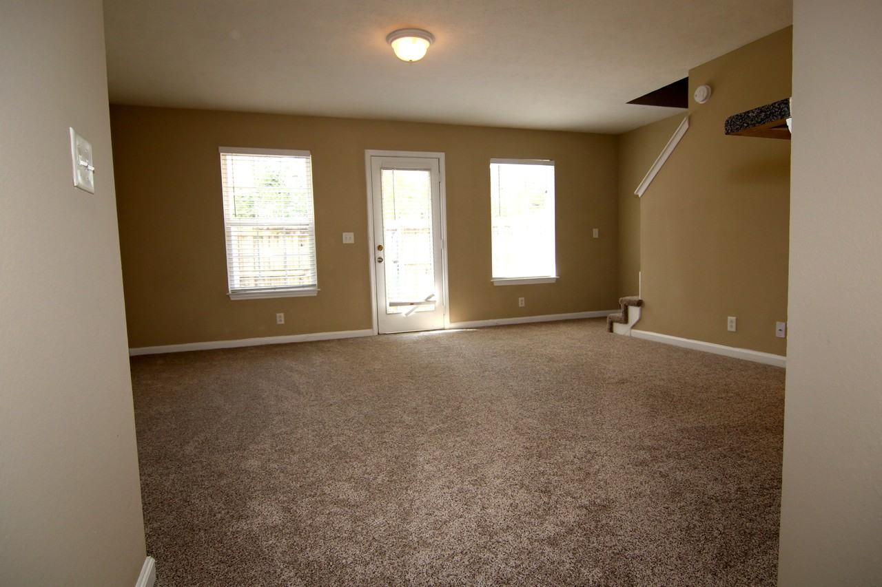 323 Shoshone Pl - Photo 3 of 24