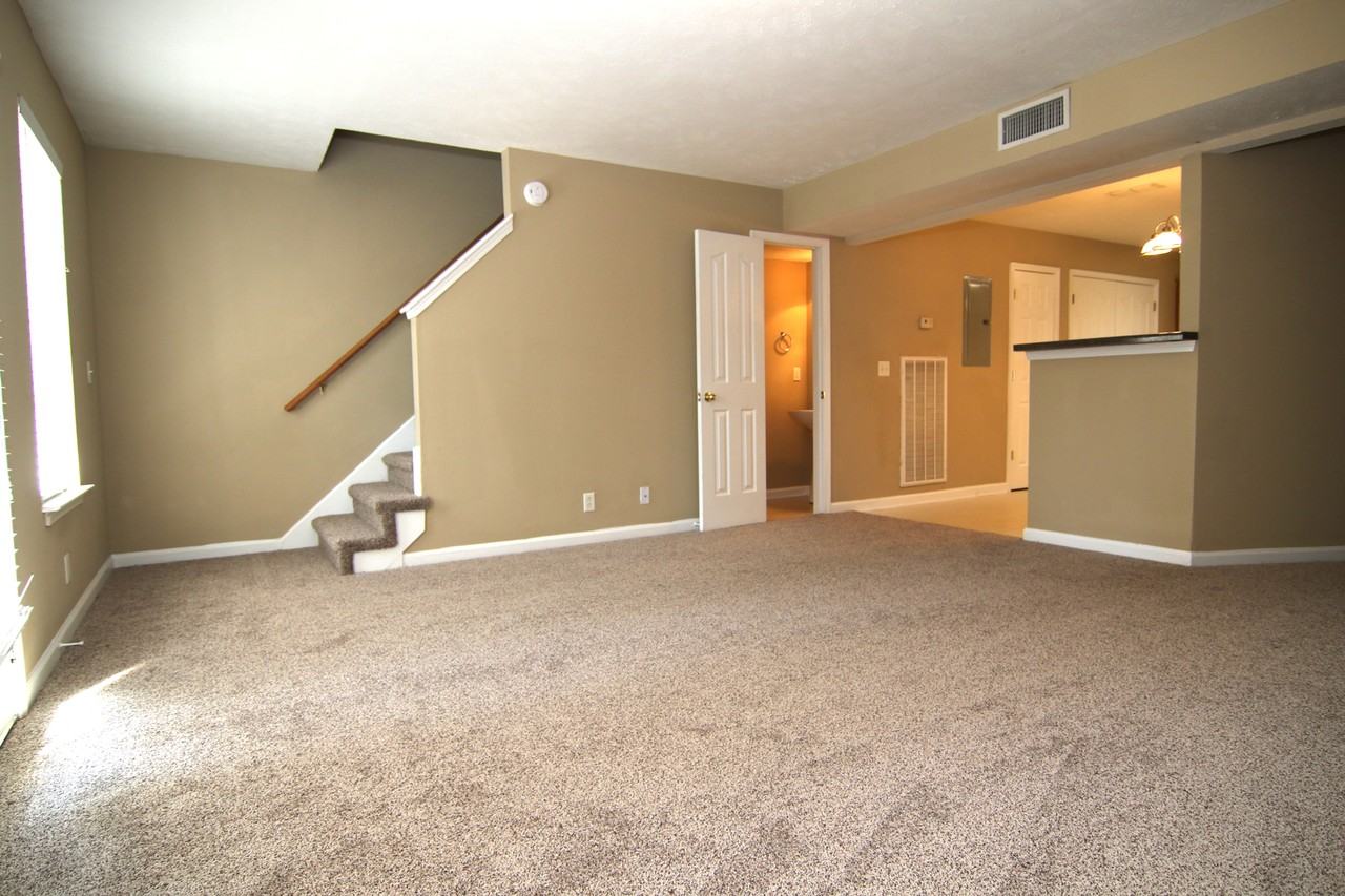 323 Shoshone Pl - Photo 4 of 24