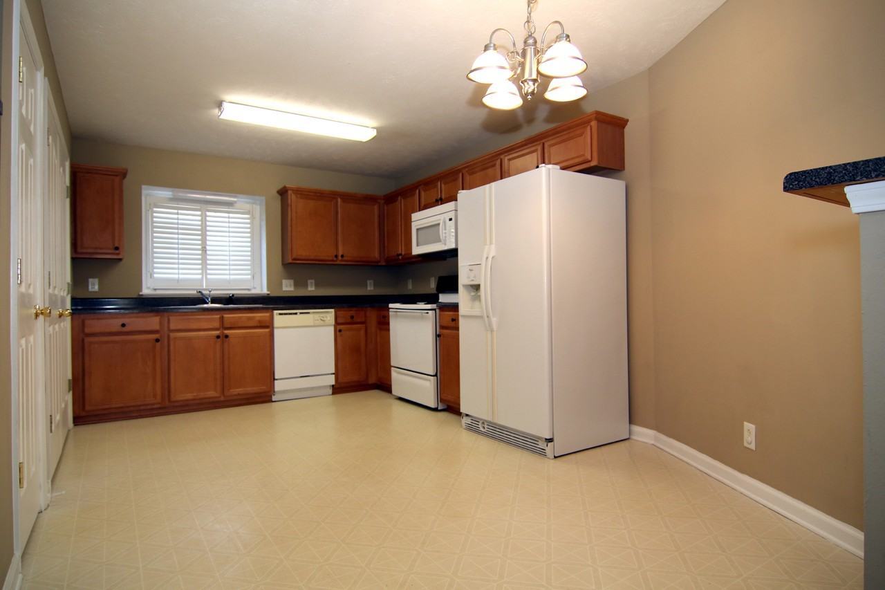 323 Shoshone Pl - Photo 7 of 24