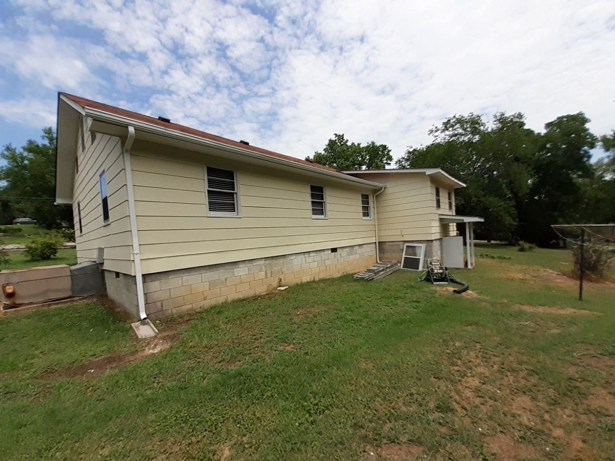 105 Bryson St - Photo 3 of 11