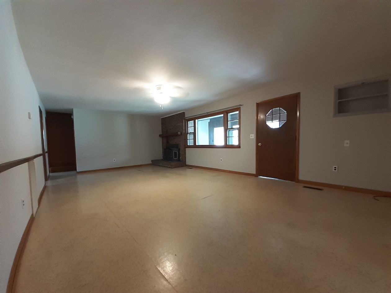 105 Bryson St - Photo 4 of 11