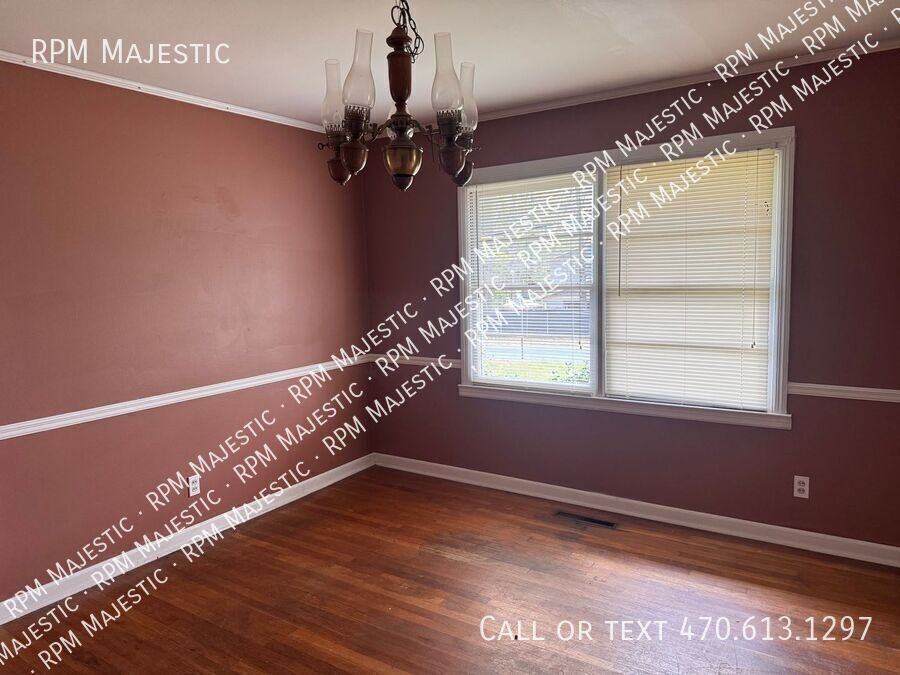 5247 Scofield Rd - Photo 6 of 10