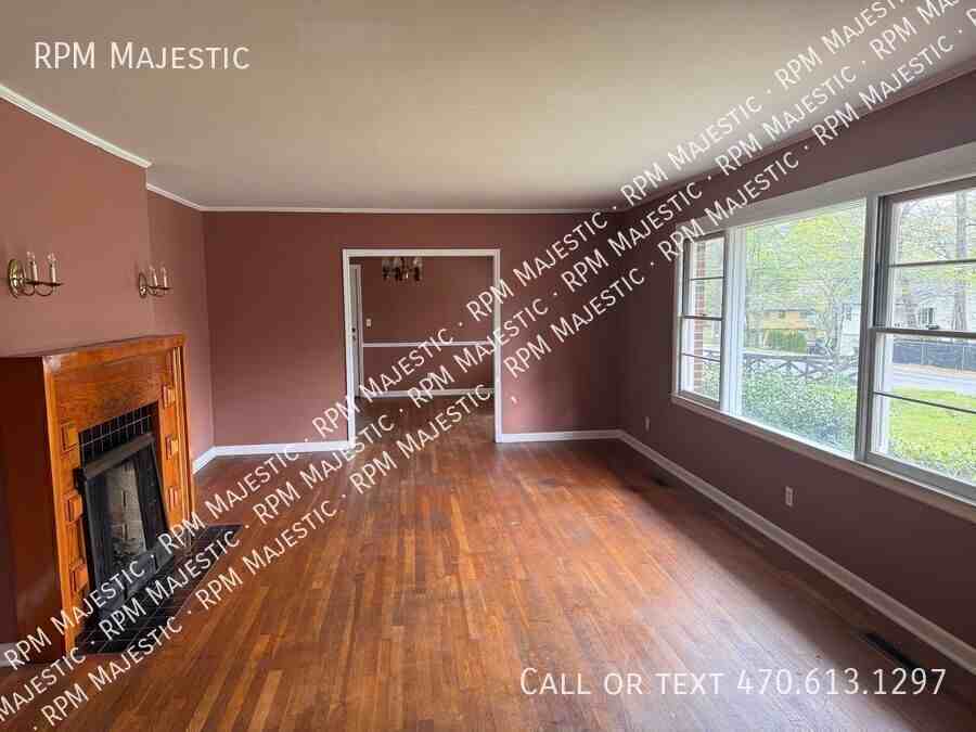 5247 Scofield Rd - Photo 7 of 10