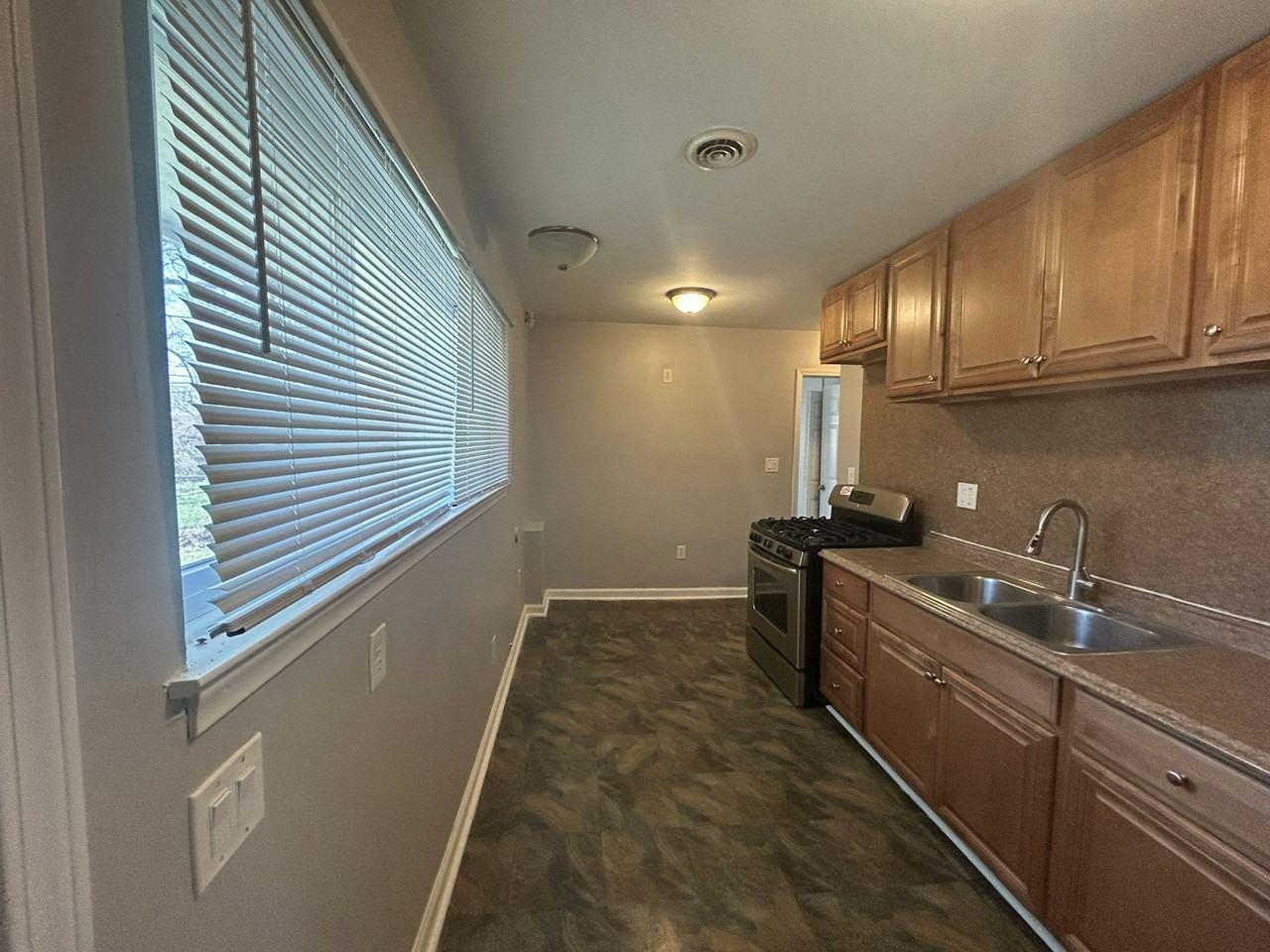 1599 Magnolia Drive - Photo 4 of 25