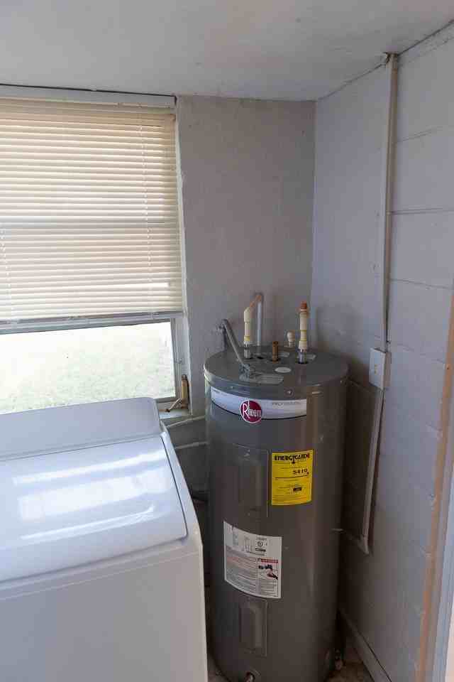 3344 Ernest Street - Photo 4 of 33