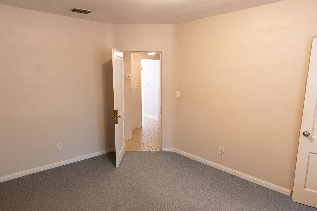 3344 Ernest Street - Photo 5 of 33