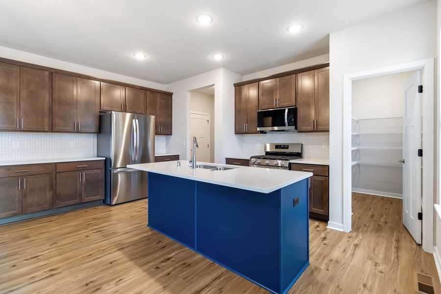 670 Lambert Dr - Photo 5 of 36