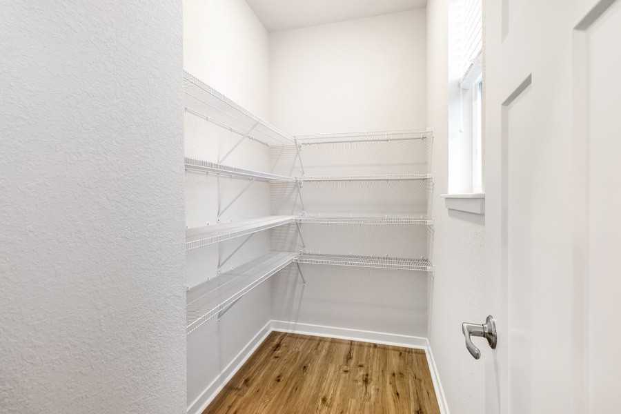 670 Lambert Dr - Photo 6 of 36