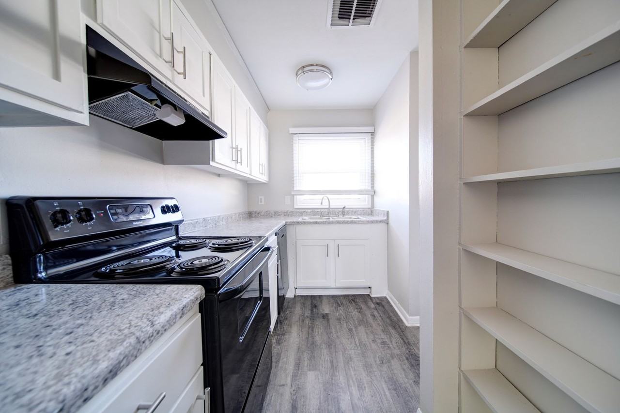 2433 Charles Blvd #24 - Photo 4 of 36