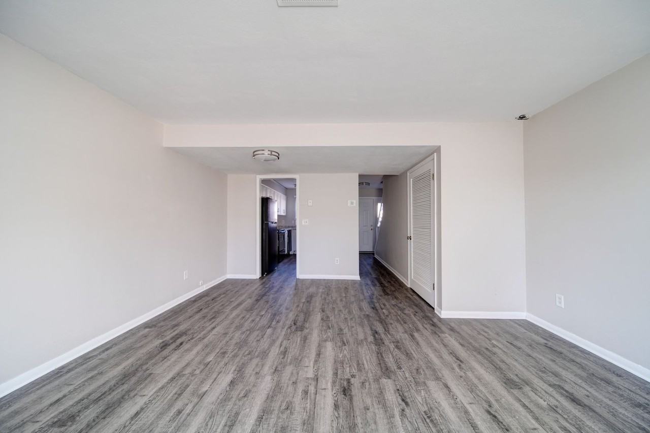 2433 Charles Blvd #24 - Photo 5 of 36