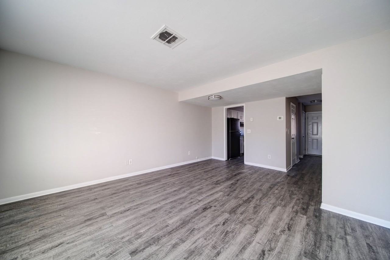 2433 Charles Blvd #24 - Photo 6 of 36