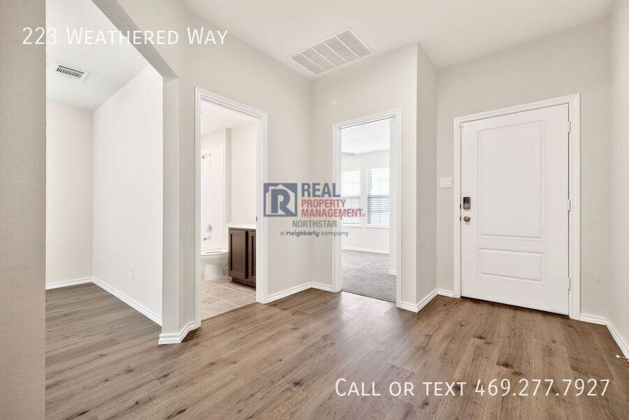 223 Weathered Way - Photo 4 of 29