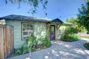 featured image of 399 N Laurel St