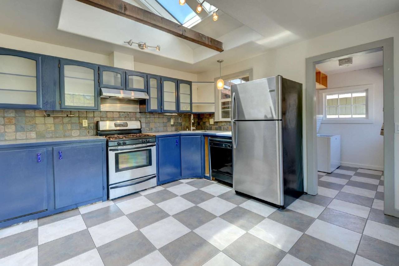 399 N Laurel St - Photo 3 of 36