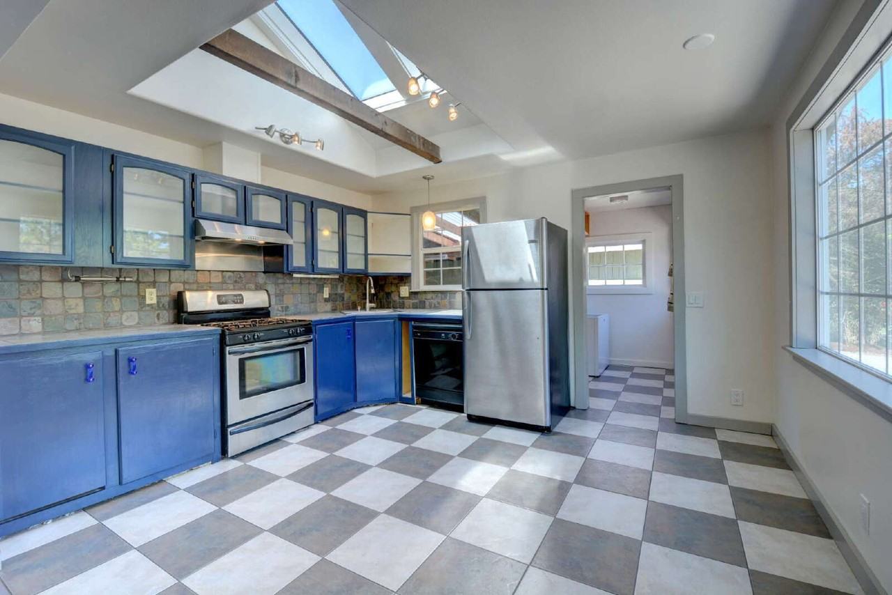 399 N Laurel St - Photo 4 of 36