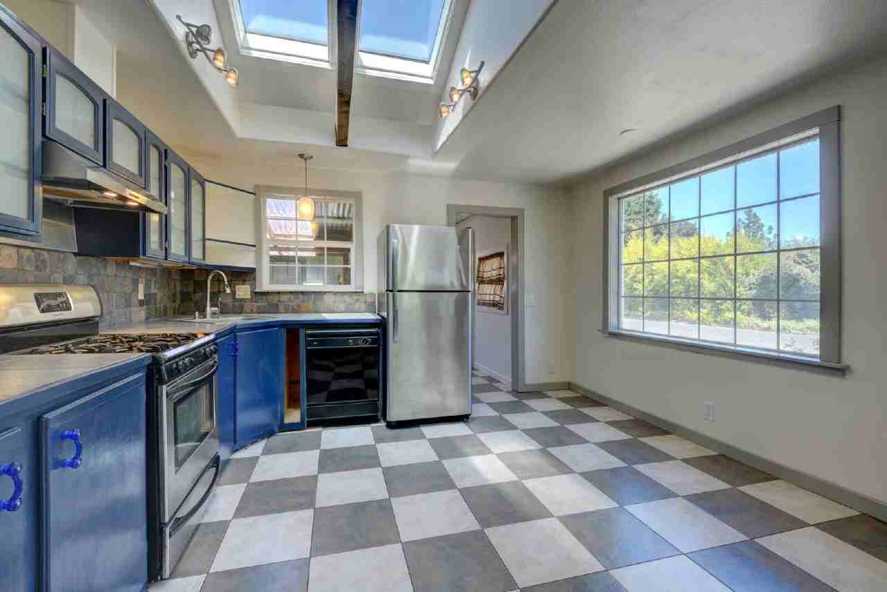 399 N Laurel St - Photo 5 of 36