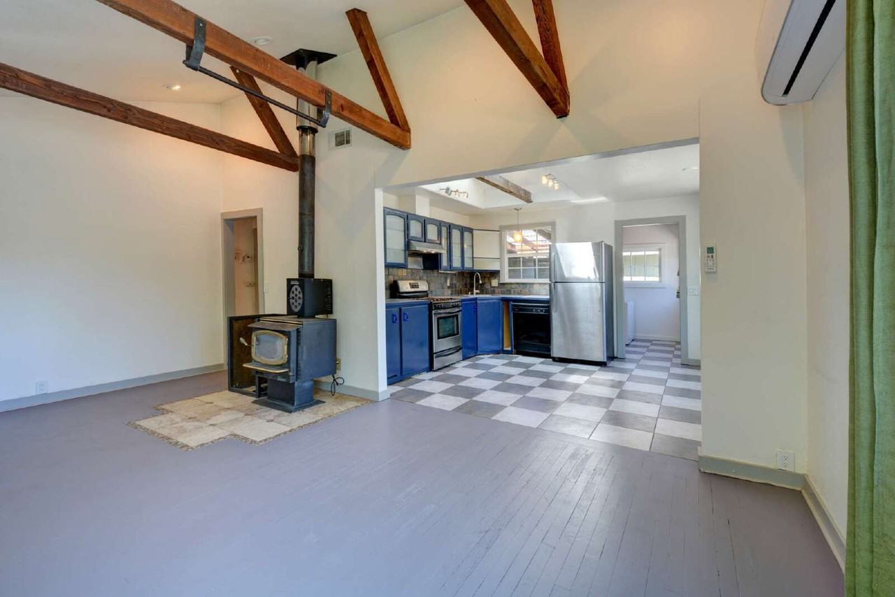 399 N Laurel St - Photo 6 of 36