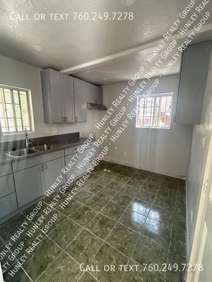 1376 Gaviota Ave - Photo 3 of 7