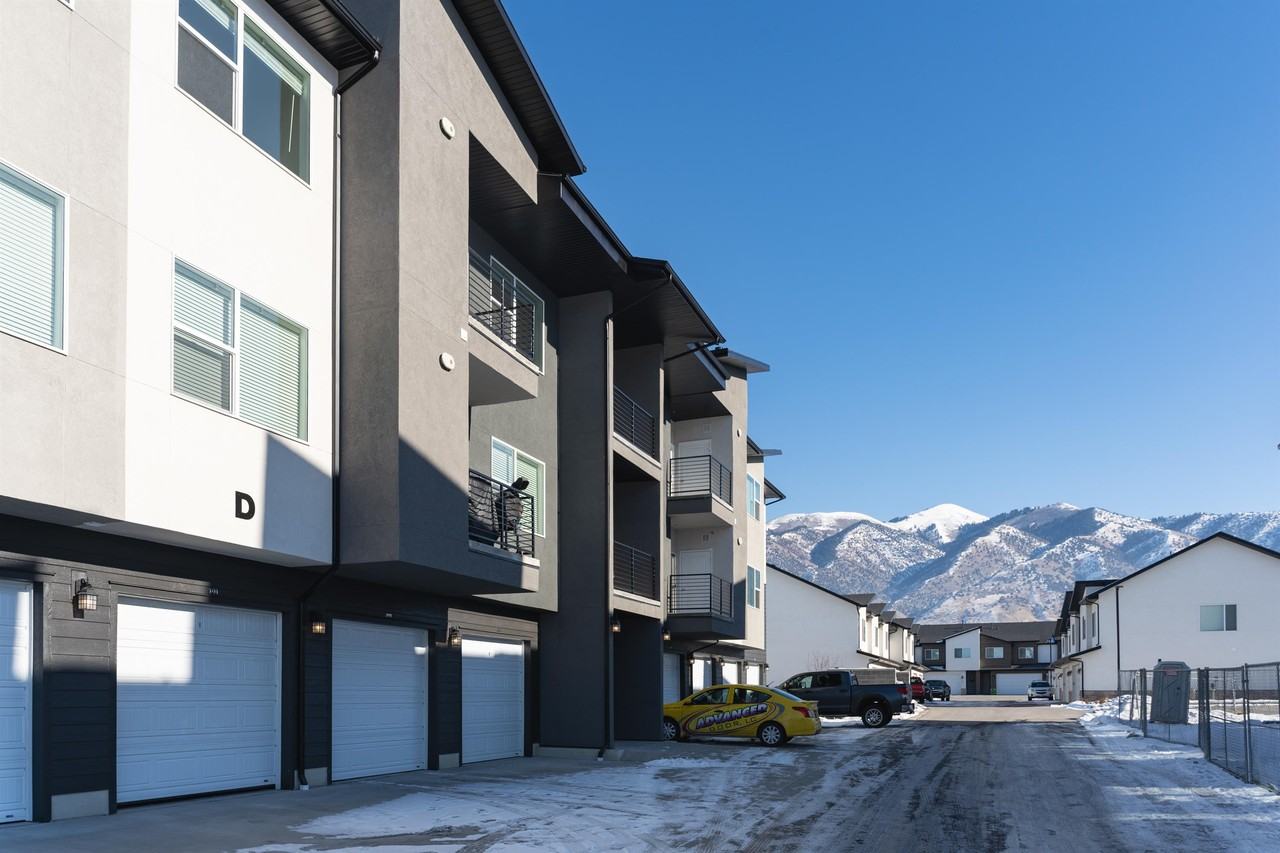 459 W 15 S D 304 - Photo 2 of 25