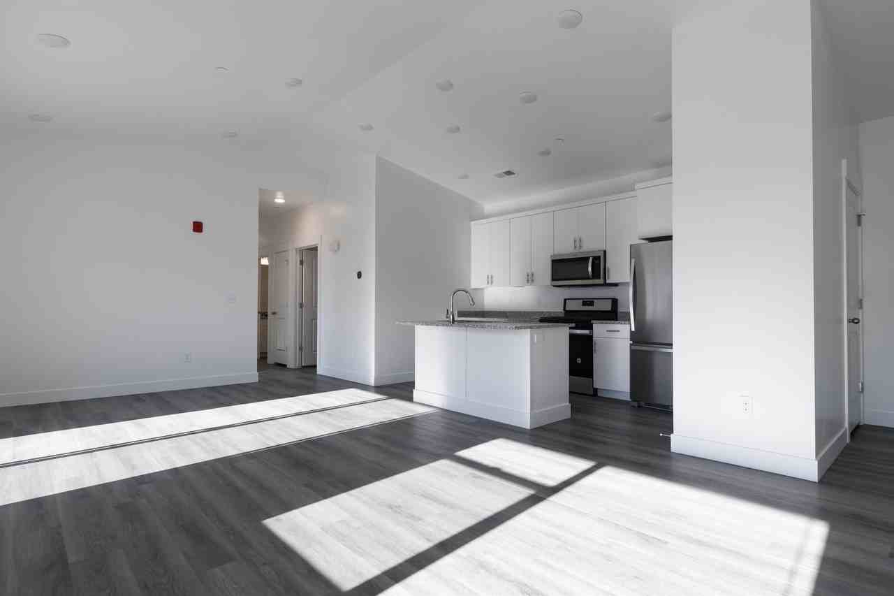 459 W 15 S D 304 - Photo 5 of 25