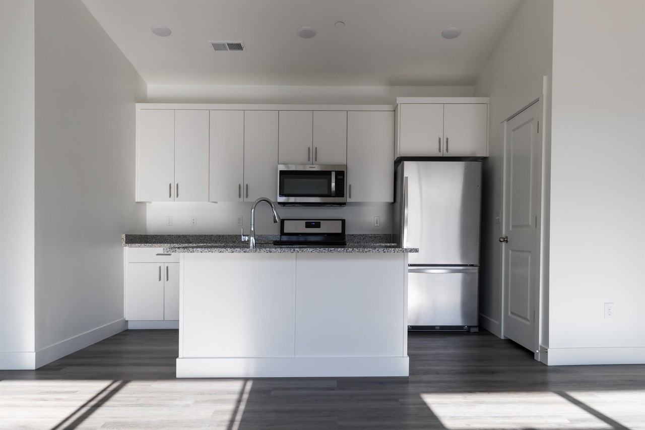 459 W 15 S D 304 - Photo 6 of 25