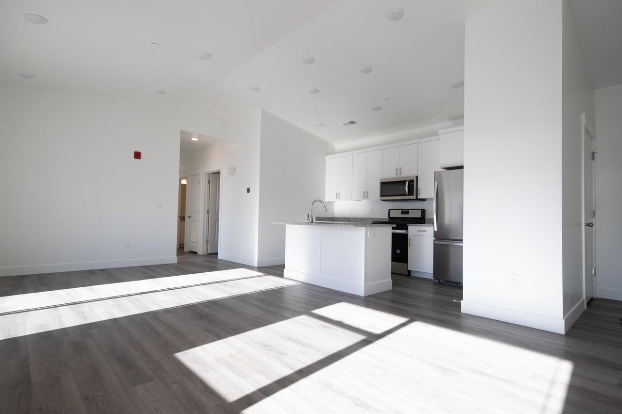 459 W 15 S D 304 - Photo 7 of 25