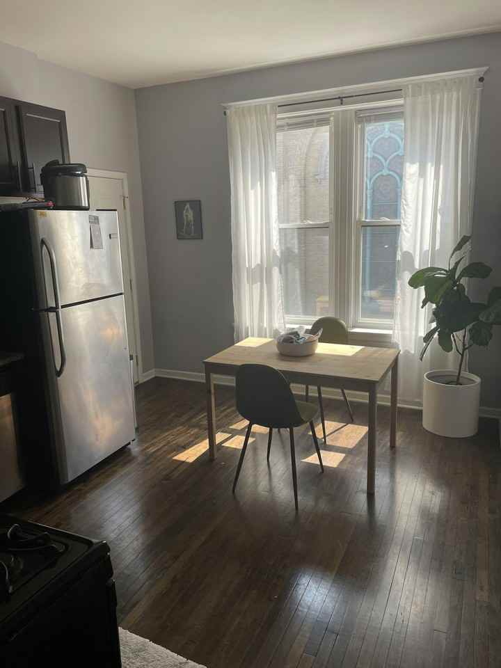 2249 West Iowa Street, Unit 3R - Photo 4 of 11