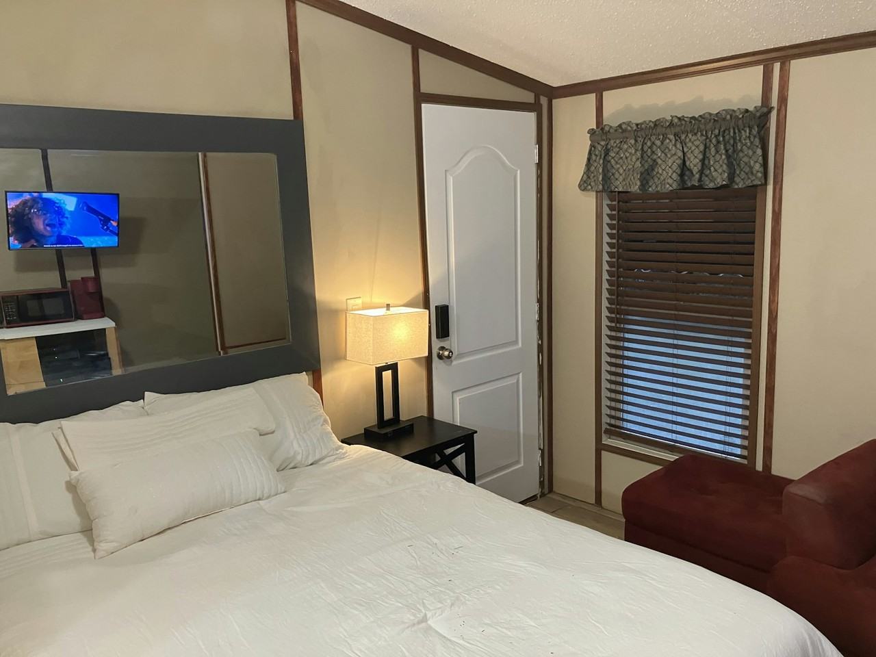 327 Shanklin Road, Unit c - Photo 6 of 31