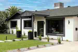 featured image of 8350 E Pinchot Ave