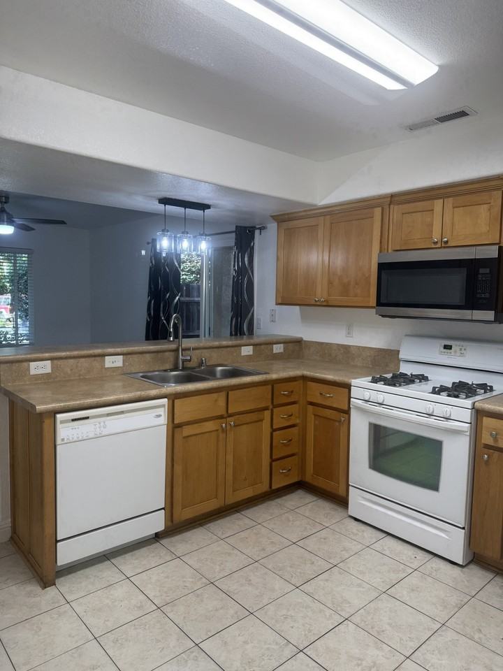 485 E 7th Ave #485 - Photo 4 of 5