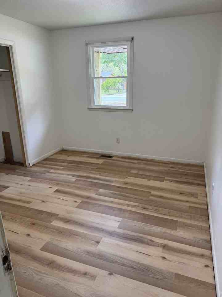 2100 N Webb St #NA - Photo 2 of 3