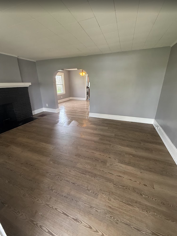 18 Oak St #1 - Photo 2 of 8